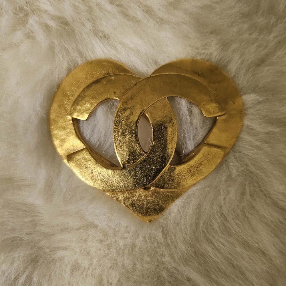 Chanel pin